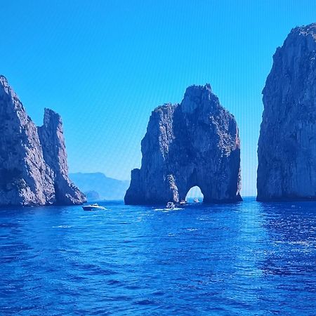 B&B Piccololucio2 Napoli Bagian luar foto