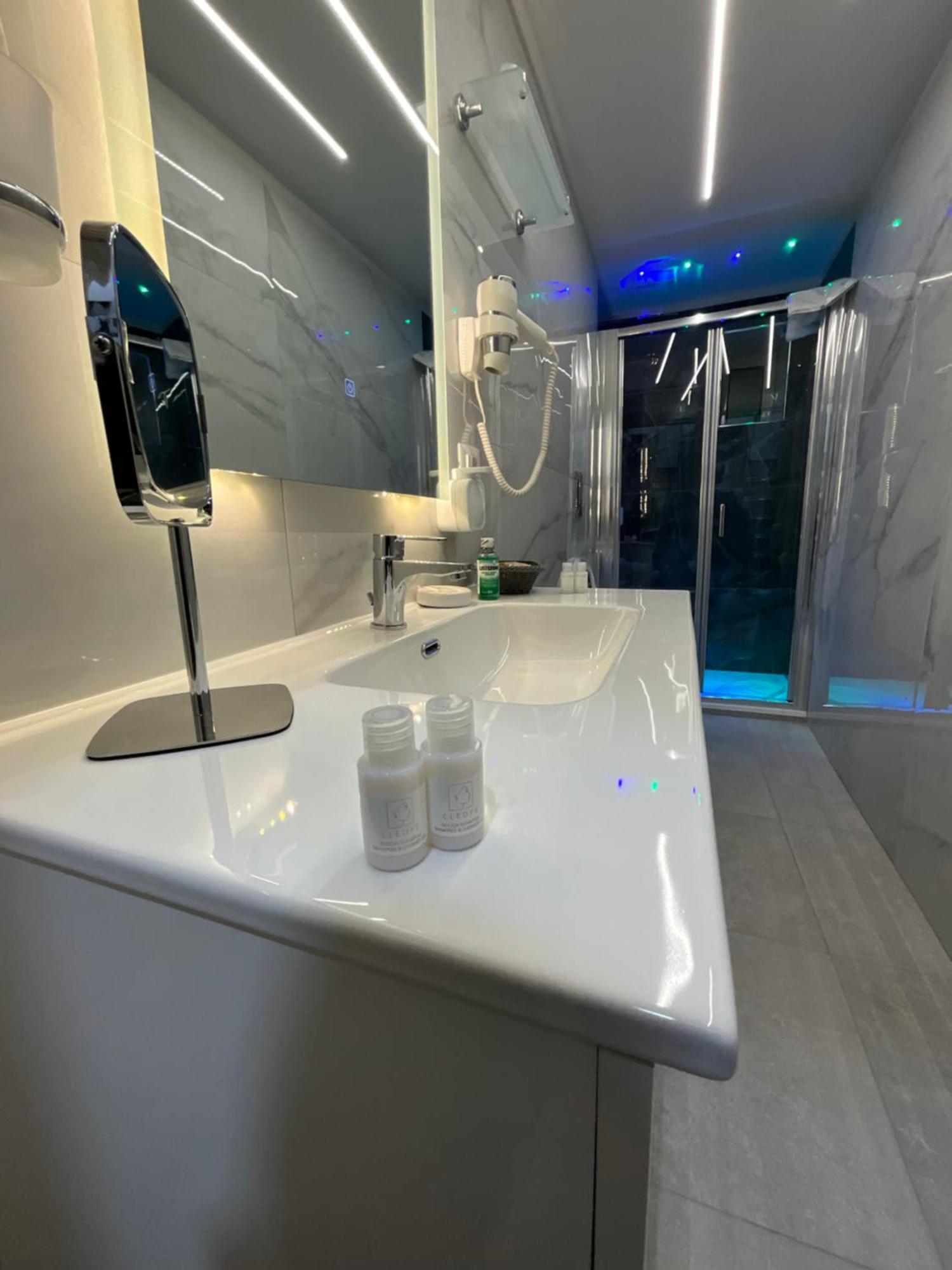 B&B Piccololucio2 Napoli Bagian luar foto