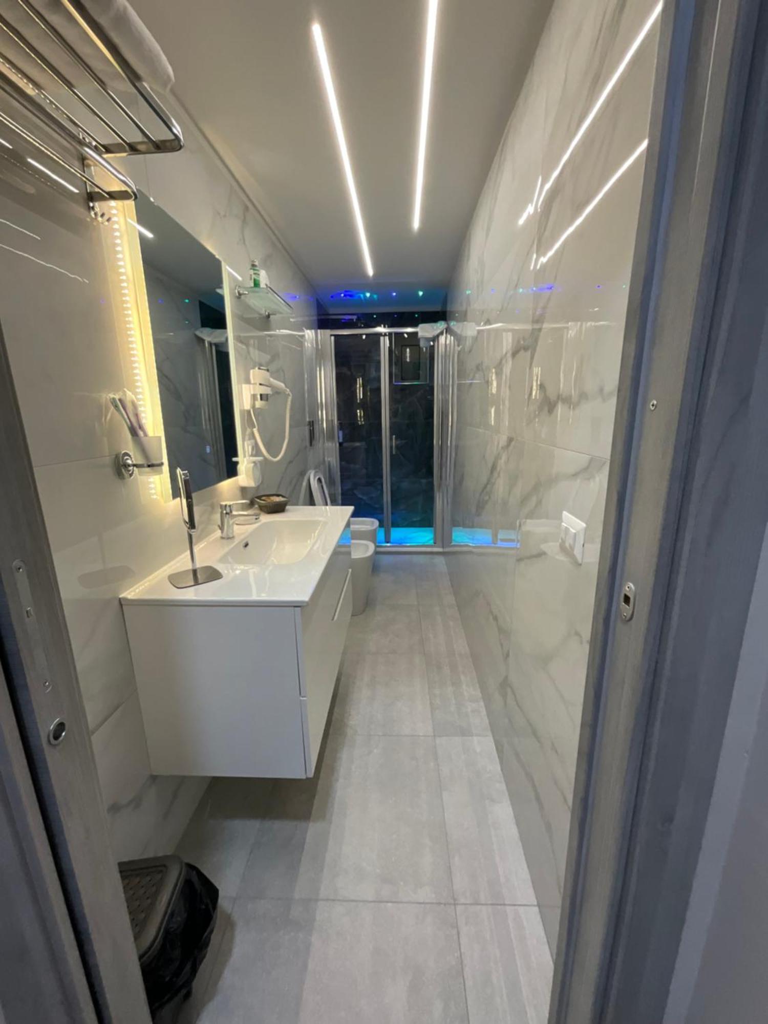B&B Piccololucio2 Napoli Bagian luar foto