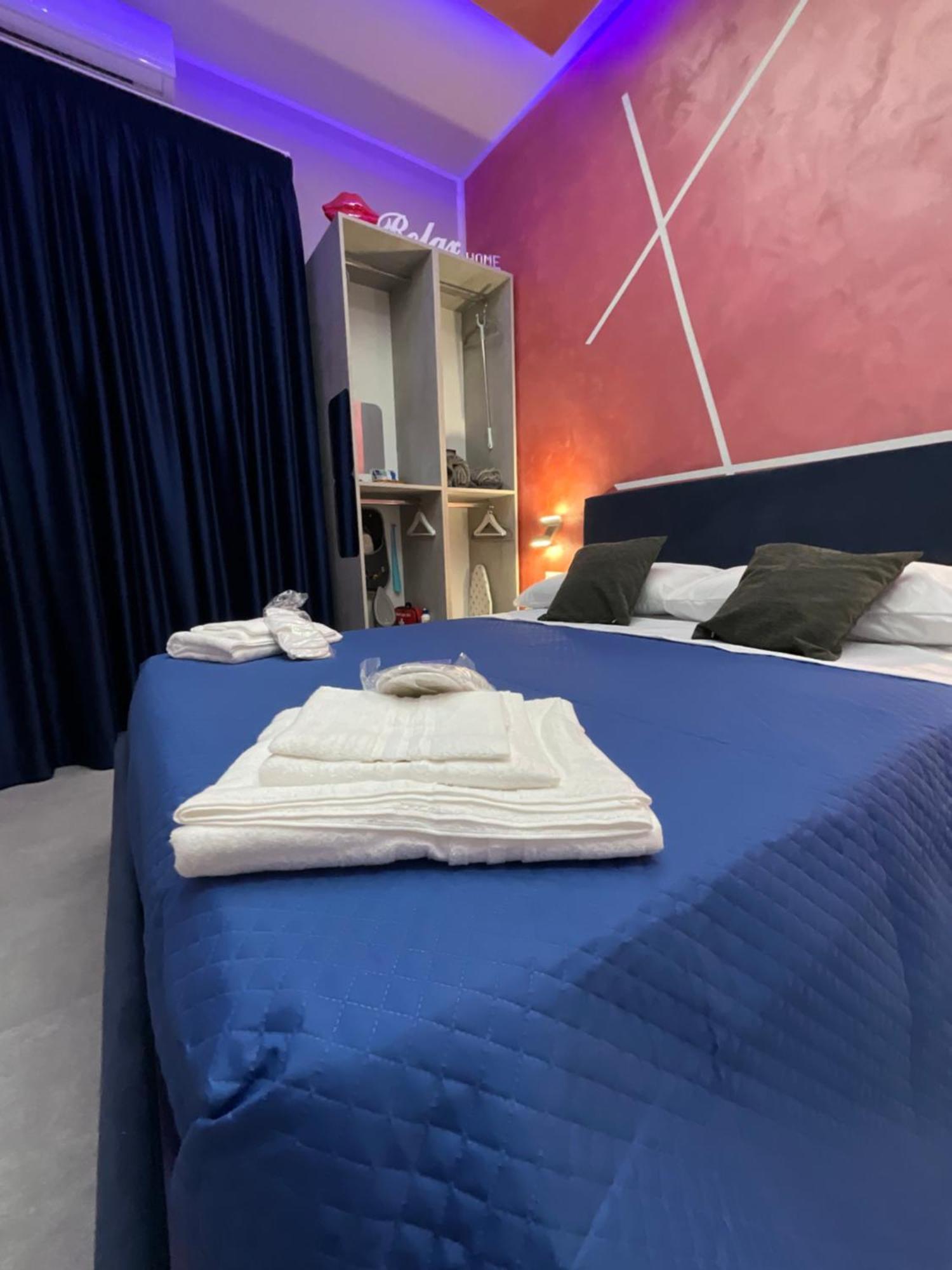 B&B Piccololucio2 Napoli Bagian luar foto