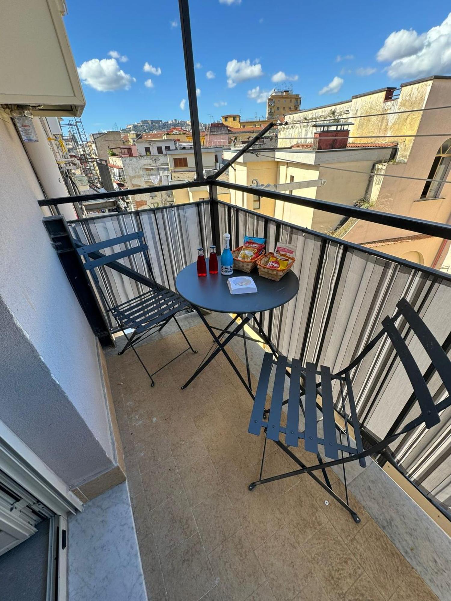 B&B Piccololucio2 Napoli Bagian luar foto