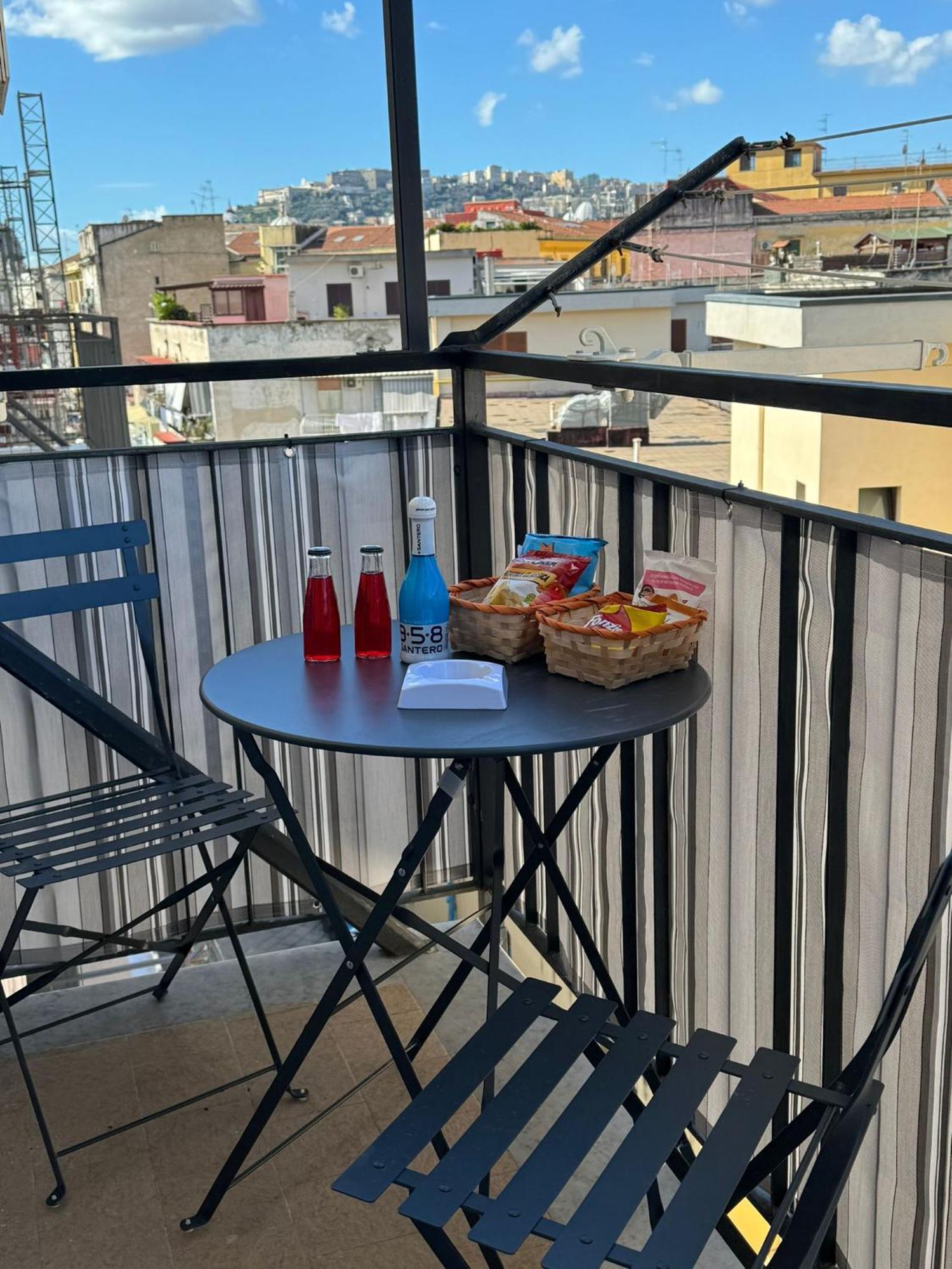 B&B Piccololucio2 Napoli Bagian luar foto