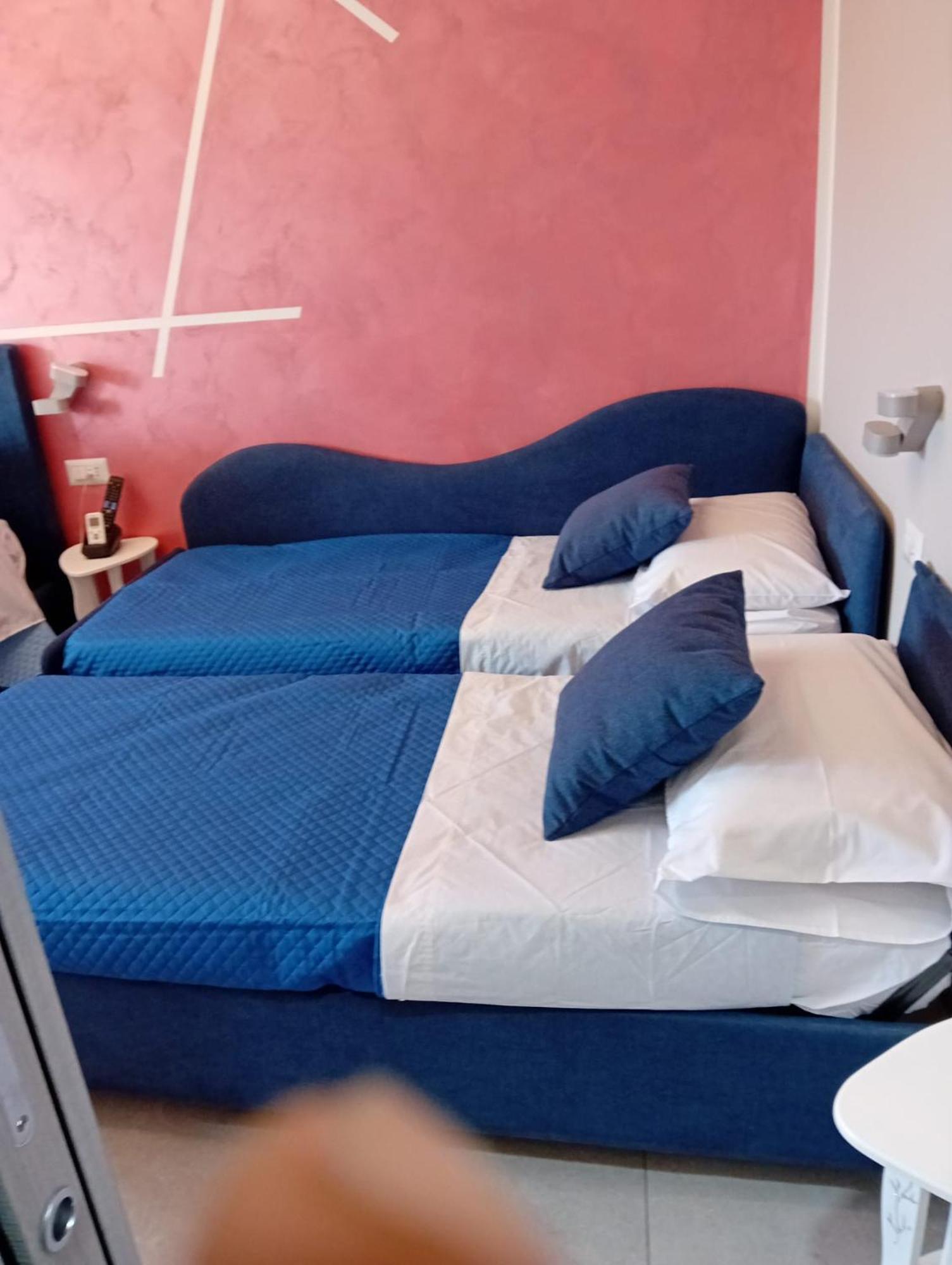B&B Piccololucio2 Napoli Bagian luar foto