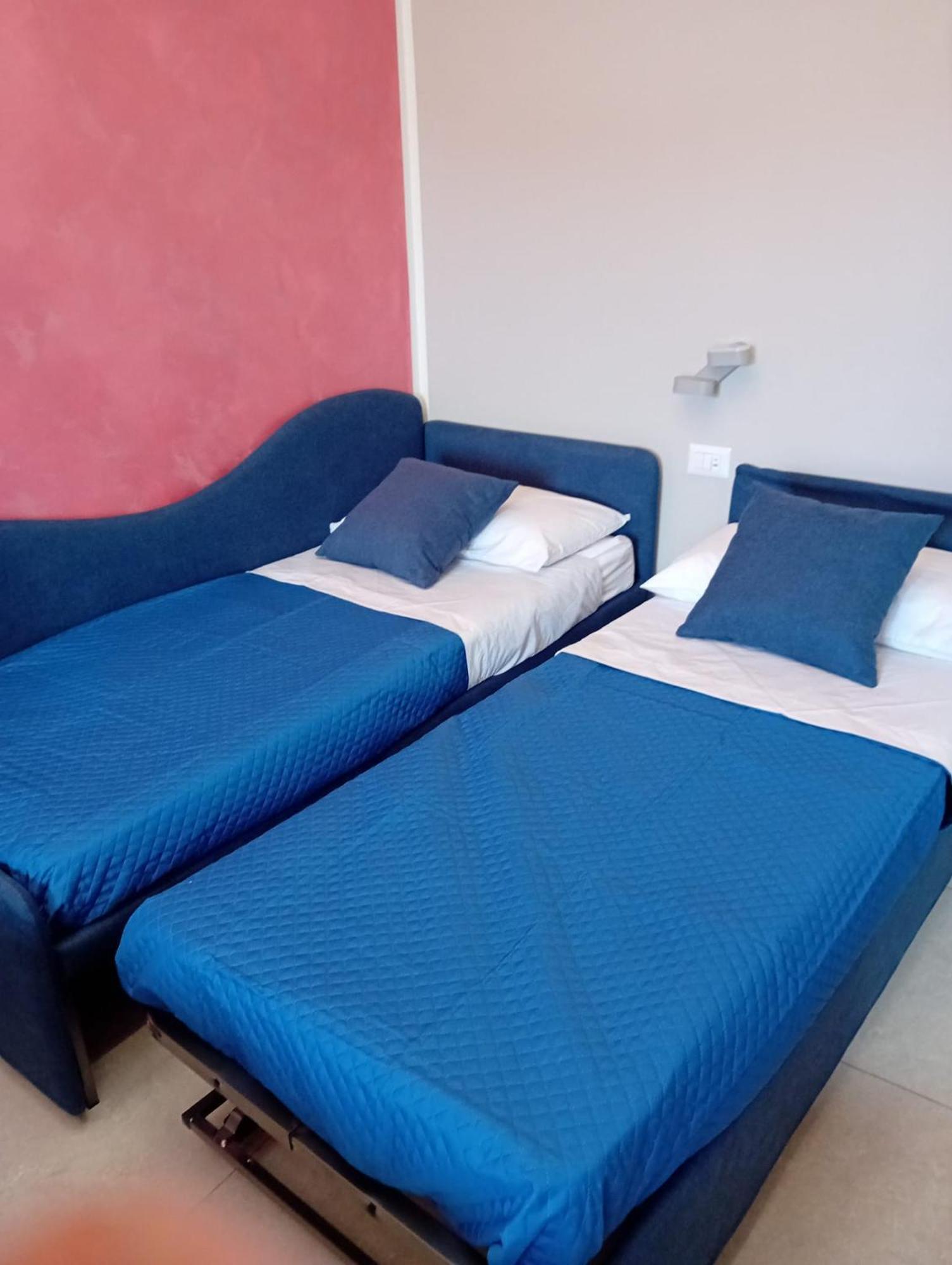 B&B Piccololucio2 Napoli Bagian luar foto