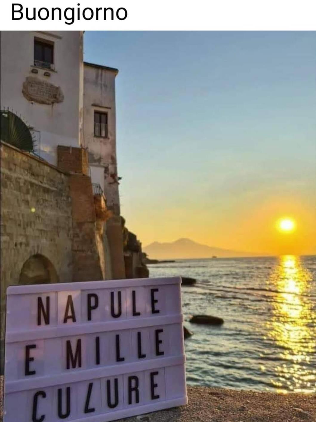 B&B Piccololucio2 Napoli Bagian luar foto