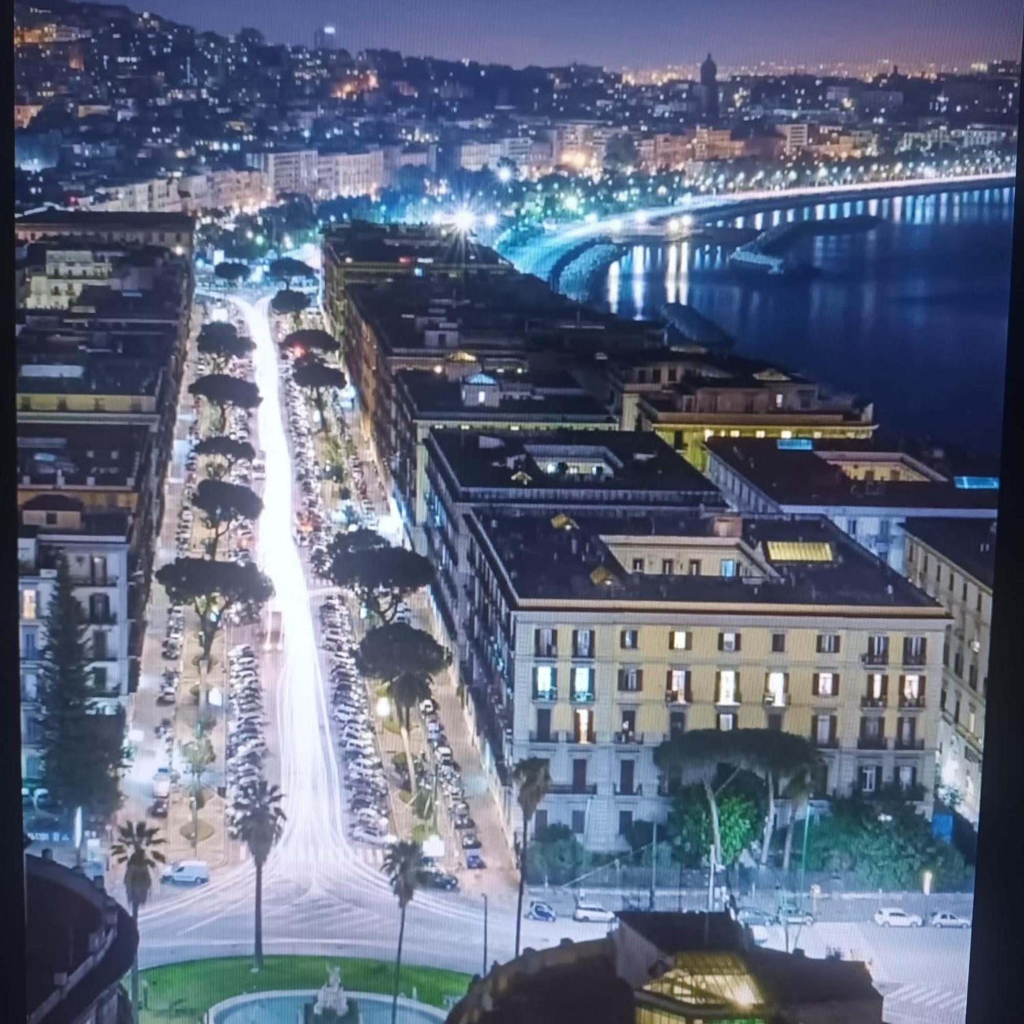 B&B Piccololucio2 Napoli Bagian luar foto